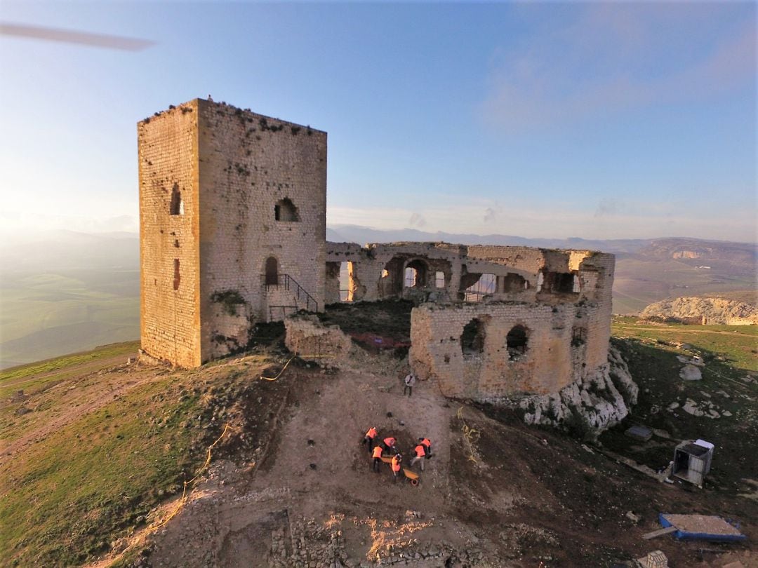 Trabajos realizados esta semana en la torre del Homenaje( Castillo de Teba)