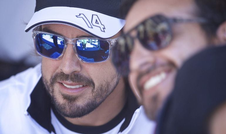 Fernando Alonso, antes del inicio de los entrenamientos en el Circuito Gilles Villeneuve.