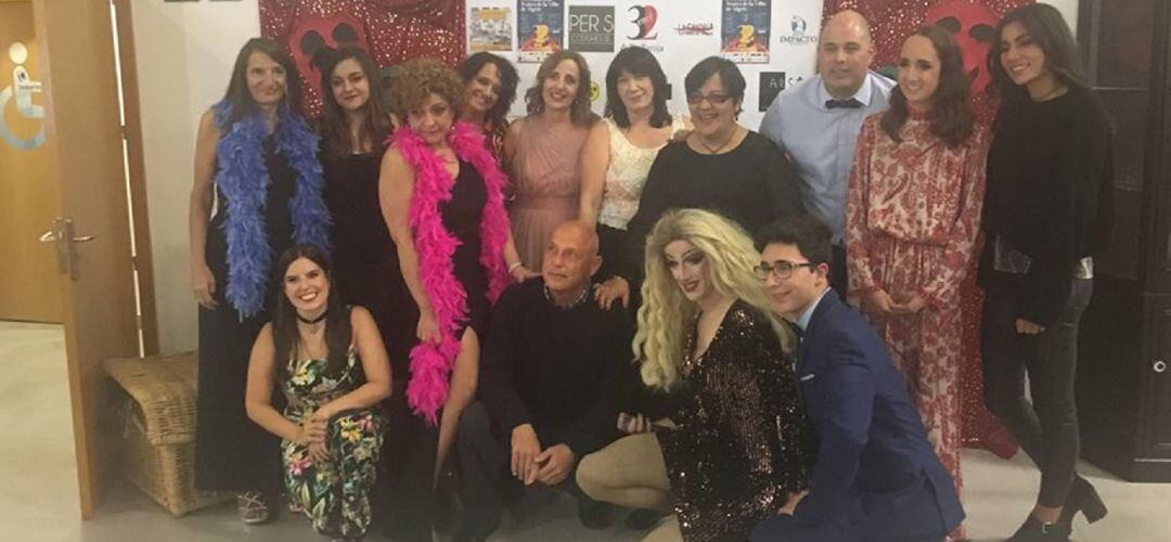 Las obras deberán tener una duración mínima de 40 minutos y máxima de 2 horas