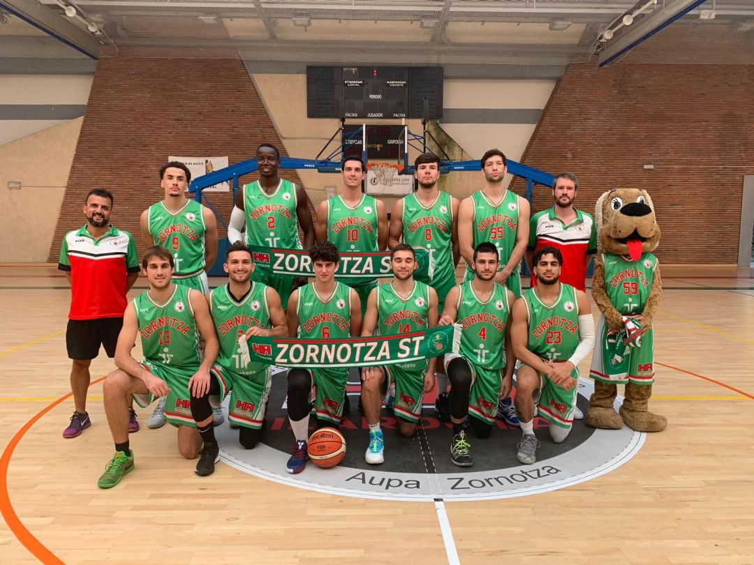 Zornotza visita la cancha del Lydia Valentín , escenario que se prepara para recibir al baloncesto profesional.