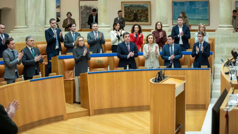 El Parlamento de La Rioja ha guardado un minuto de silencio en recuerdo de las 193 víctimas mortales y más de 2.000 heridos por el atentato del 11-M en Madrid hace 20 años | Gobierno La Rioja