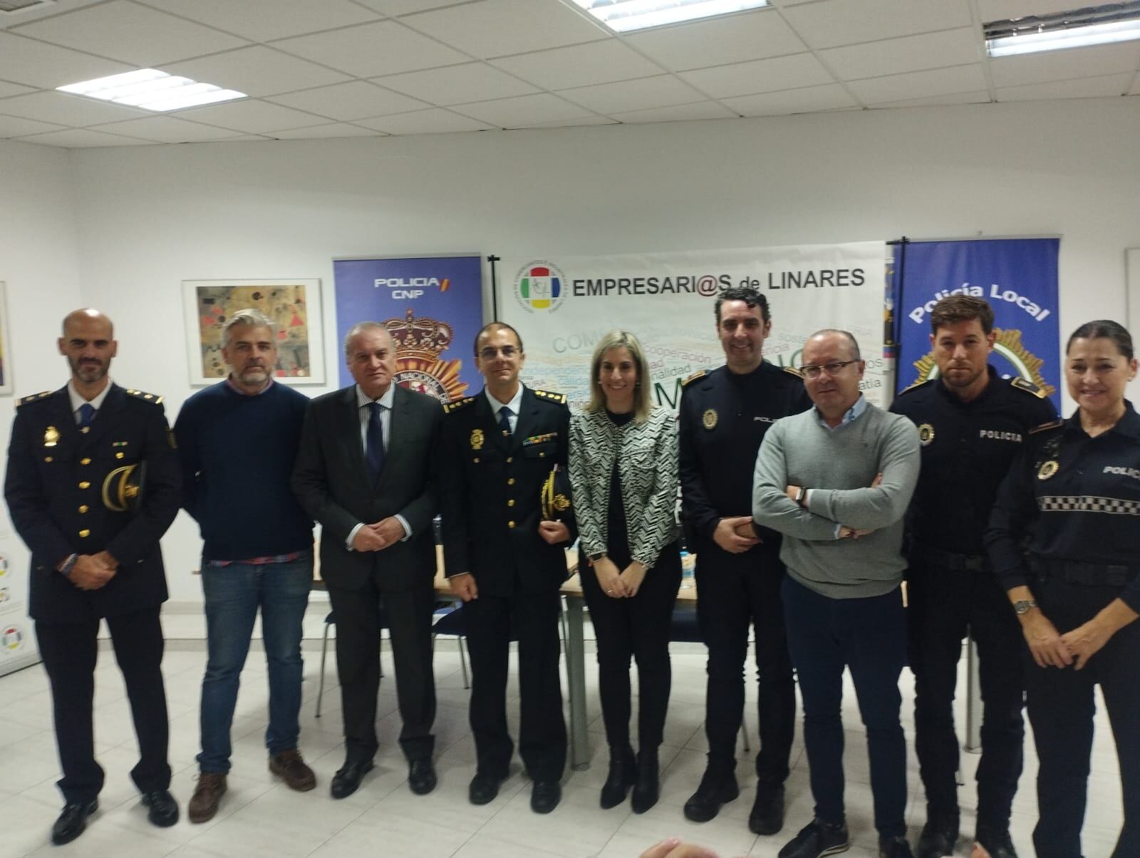 Presentación del &quot;Plan Comercio Seguro&quot; para la Navidad en Linares