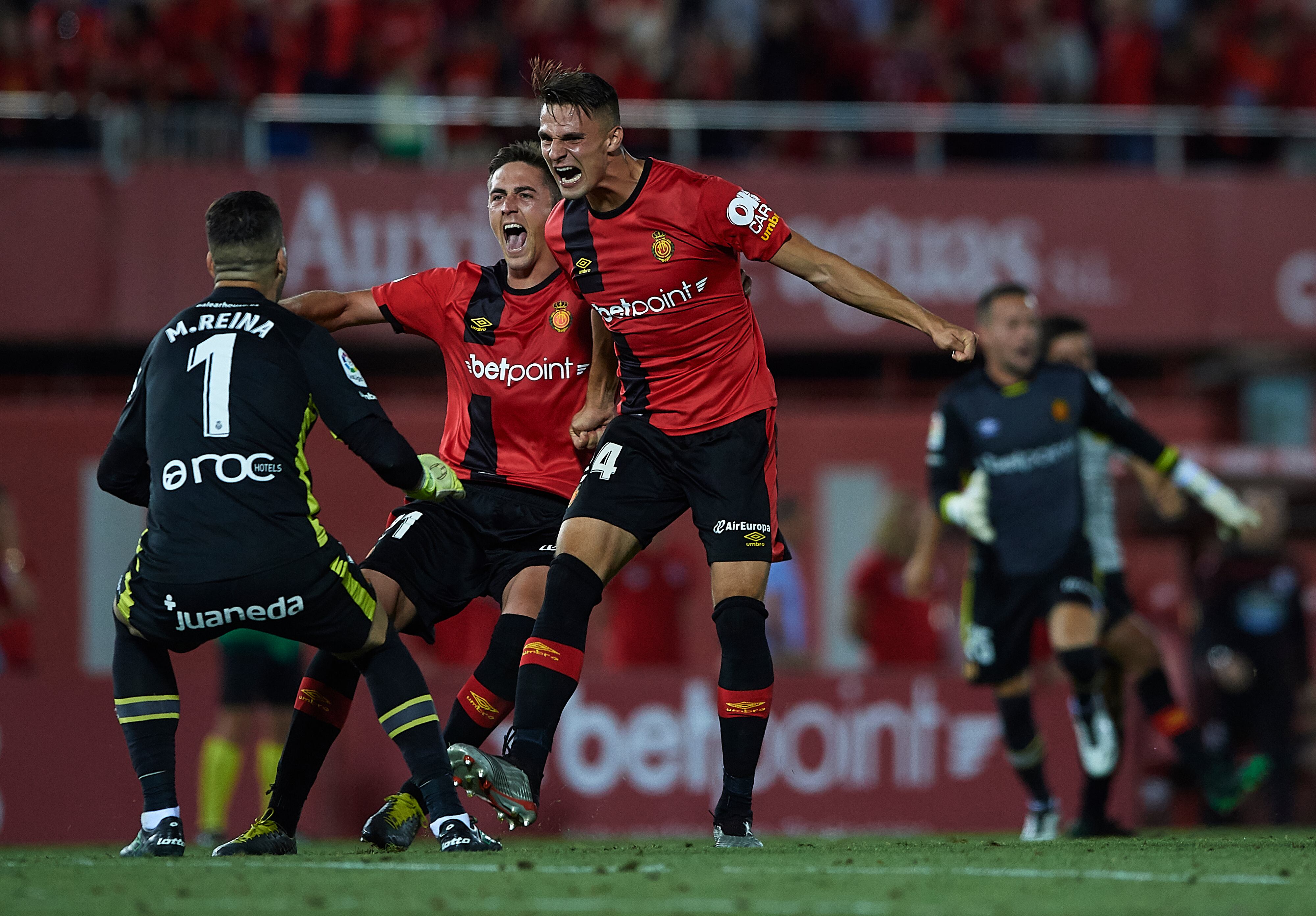 Jugadores del Mallorca celebran la remontada en la final del &#039;play off&#039; de ascenso a Primera