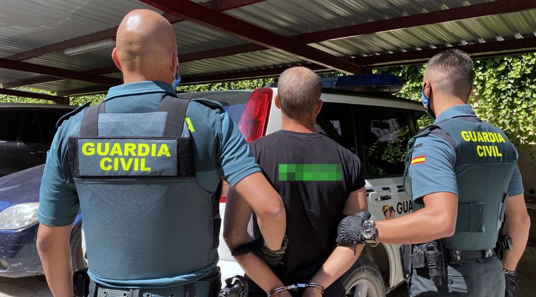 La Guardia Civil traslada al detenido