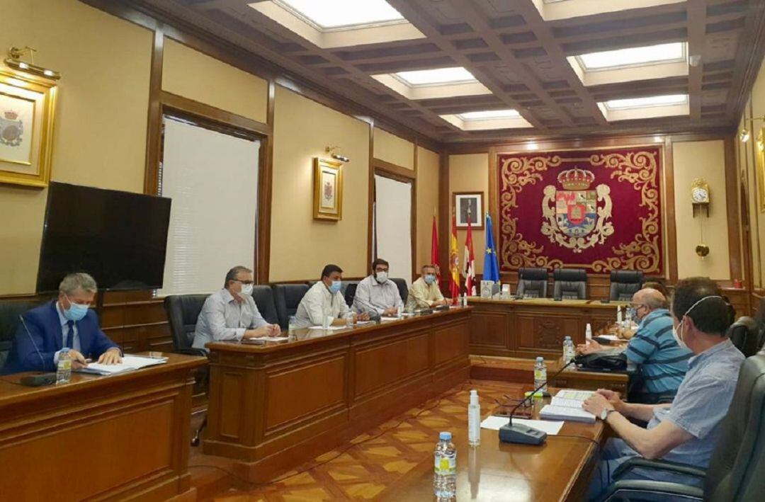 La Mesa del Ferrocarril se reunió en el Torreón de los Guzmanes