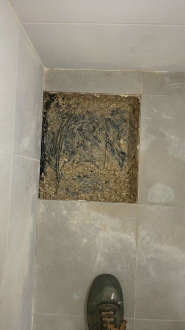 Humedades en los vestuarios del Estadio Nuevo Pepico Amat de Elda