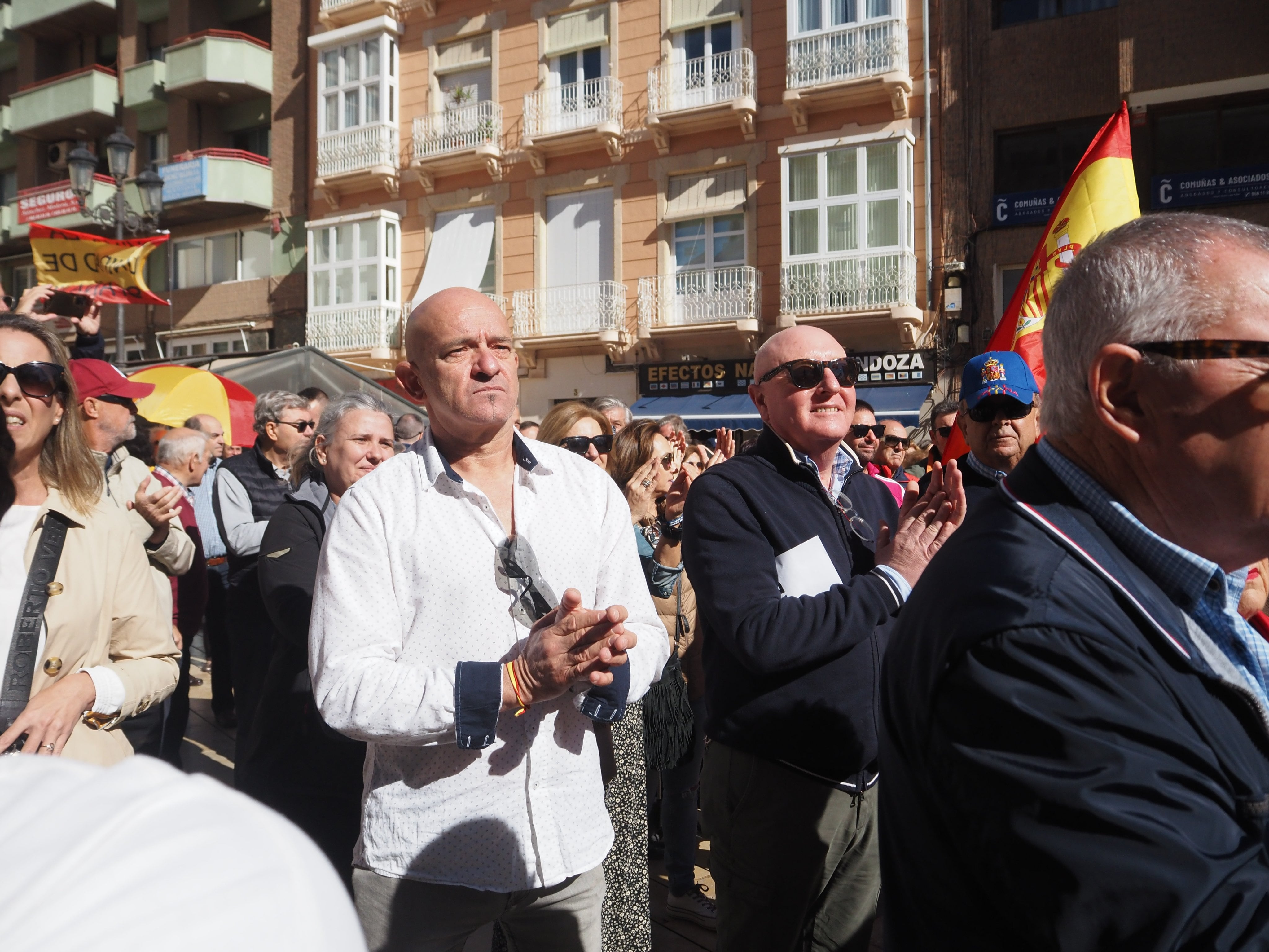 El primer teniente alcalde de Cartagena, Diego José Salinas, y al concejal Diego Lorente, de Vox en la manifestación &quot;por la unidad de España&quot;