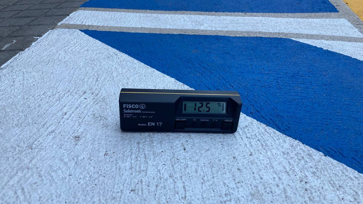 USE Bierzo denuncia el incumplimiento de la normativa en las rampas habilitadas para discapacitados en Ponferrada