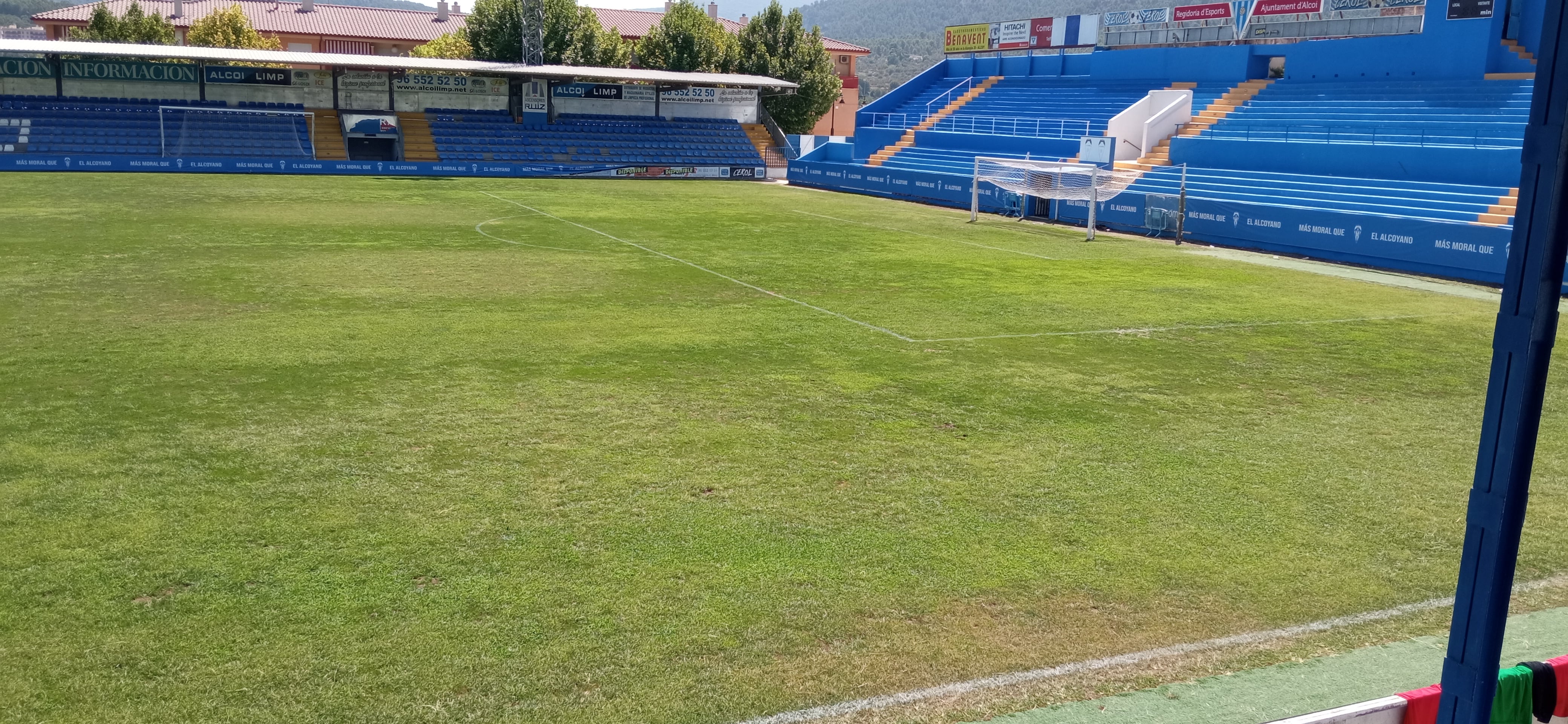 Lamentable estado del terreno de juego de El Collao para el inicio de liga