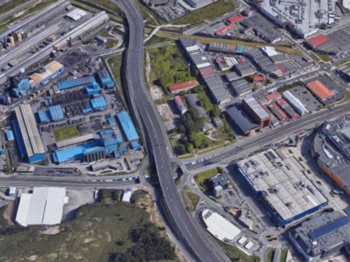 Accidente en la AG-55 entre un turismo y dos camiones