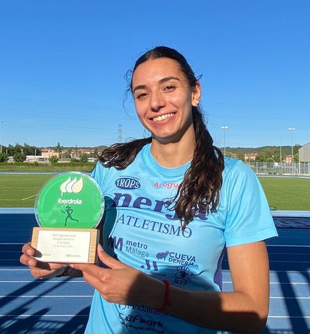 La atleta del Trops-Cueva de Nerja Laura Aguilera, campeona de Andalucía en 400 metros vallas