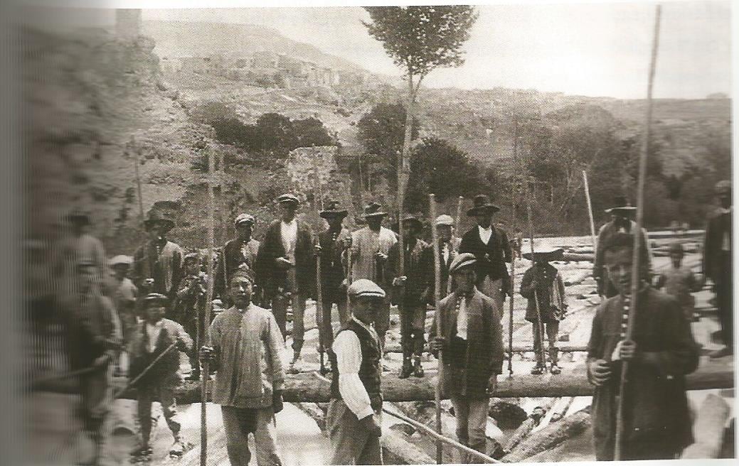 Gancheros en el río Turia.