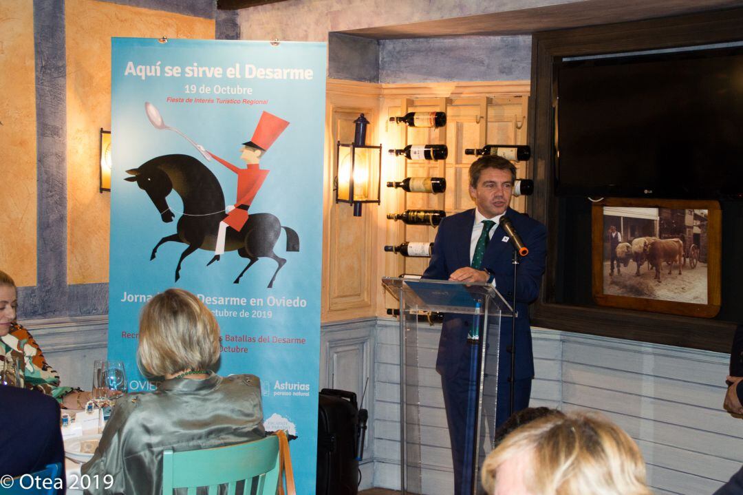 Álvarez Almeida durante la presentación del Menú del Desarme en Madrid