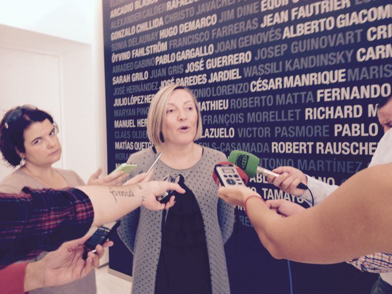 María José Salvador en una visita a Alicante