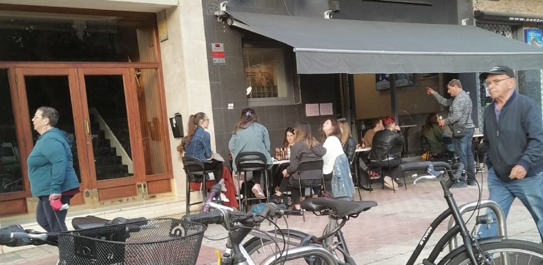 Las terrazas se llenaron en el primer día de su apertura