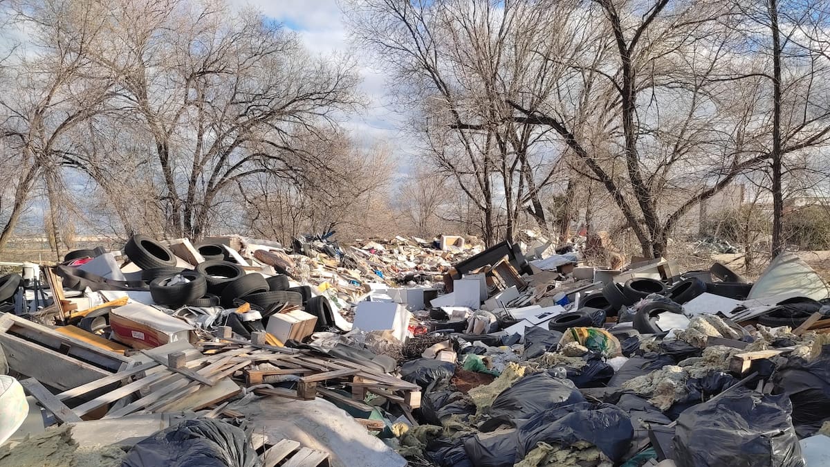 Ecologistas de Pinto denuncian el incendio en un vertedero incontrolado que llevan pidiendo se elimine hace años