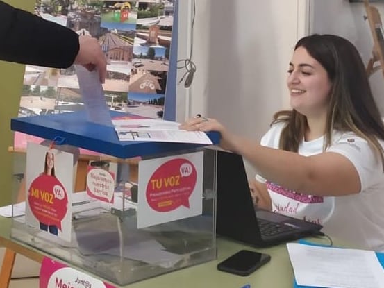 Votación presencial de los presupuestos participativos de 2023 en Valladolid