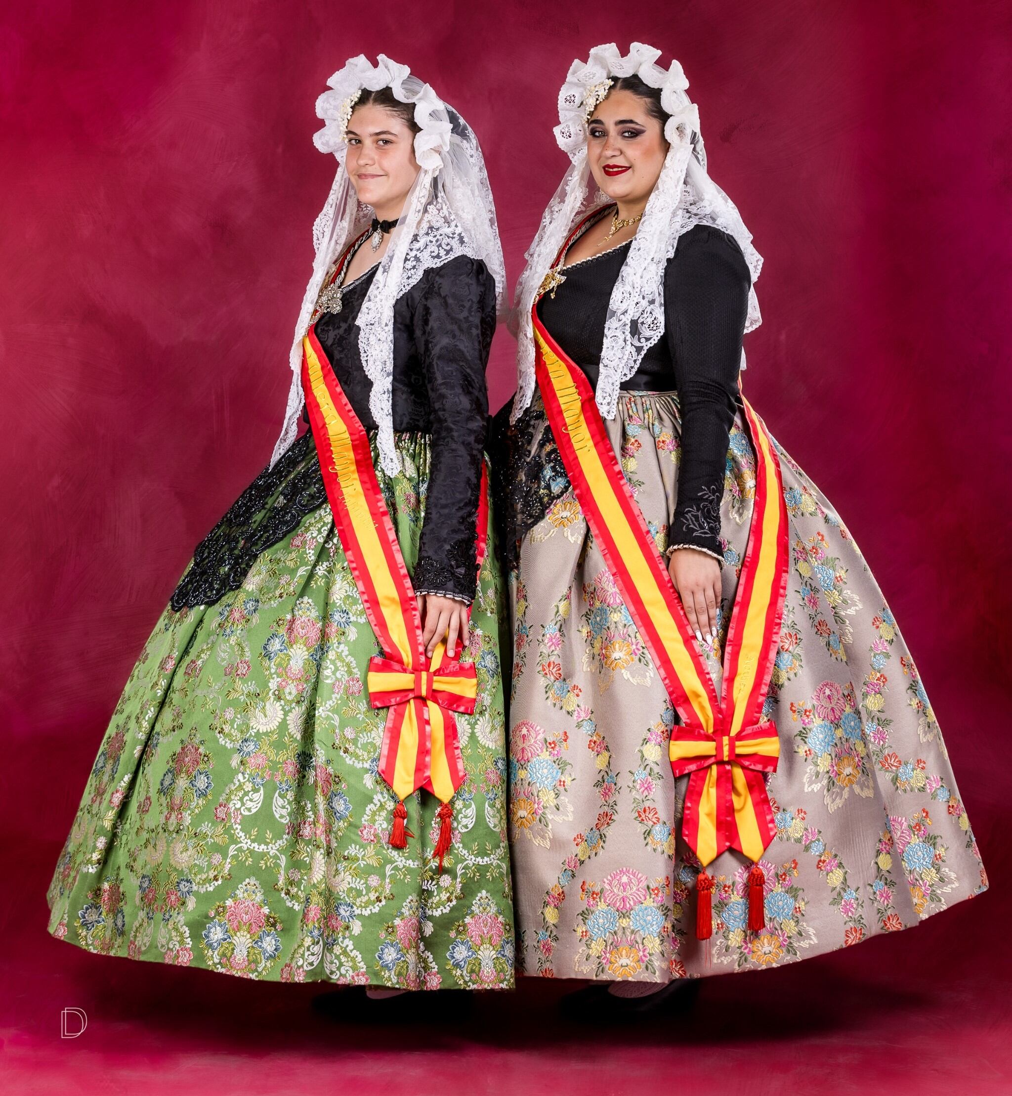 Ainhoa y María, representantes de honor de la Falla Las 300.