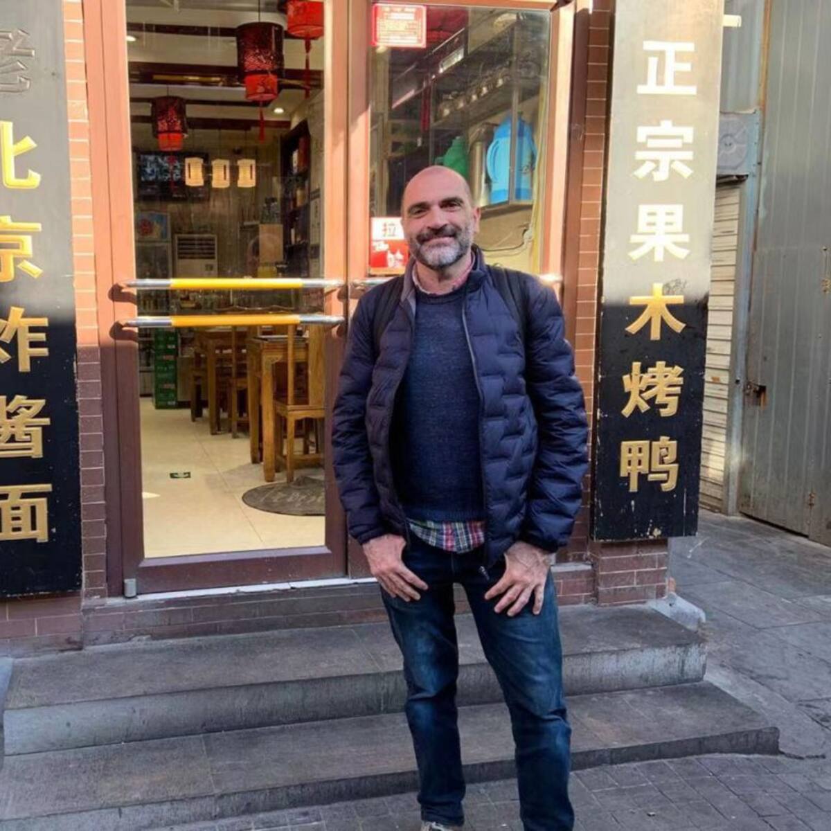 Escucha este mensaje de tranquilidad y llamada al civismo de este profesor granadino desde China