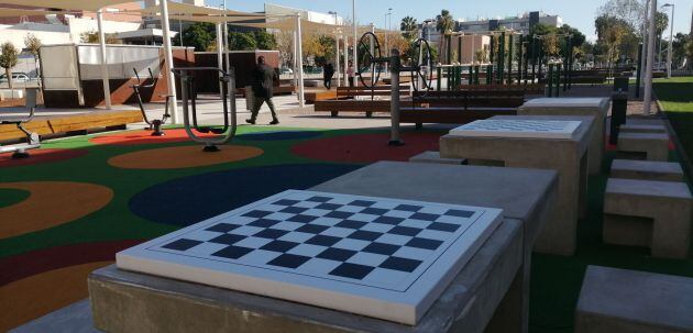 Zona de ajedrez. Plaza Josefina López en el Grao de Castelló