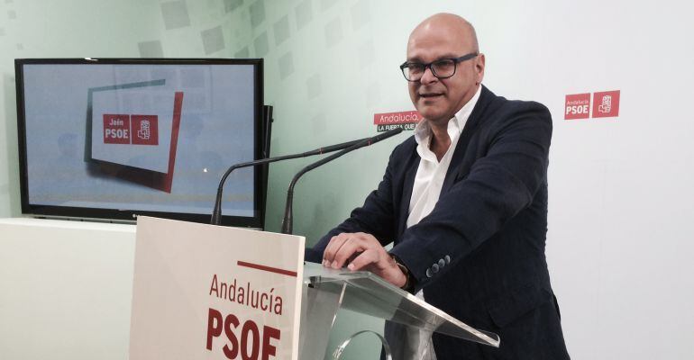 El portavoz socialista en el Ayuntamiento de Jaén, Manuel Fernández, en una imagen de archivo.