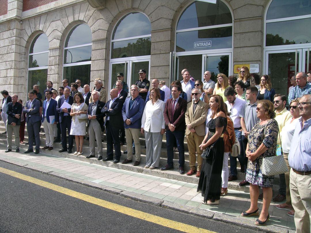 Comcentración en Palencia y minuto de silencio por la paredeña asesinada por su pareja