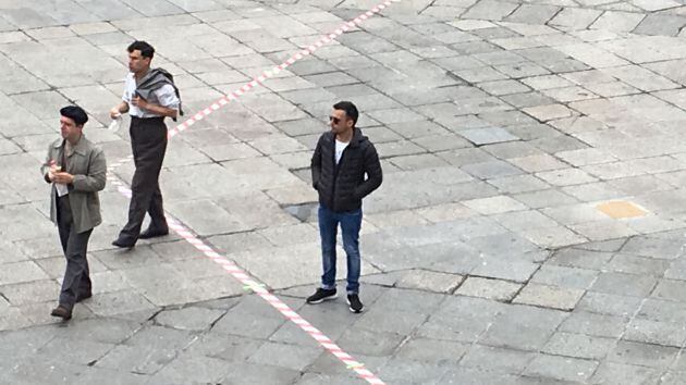 Imagen de Alejandro Amenábar en la Plaza Mayor charra.