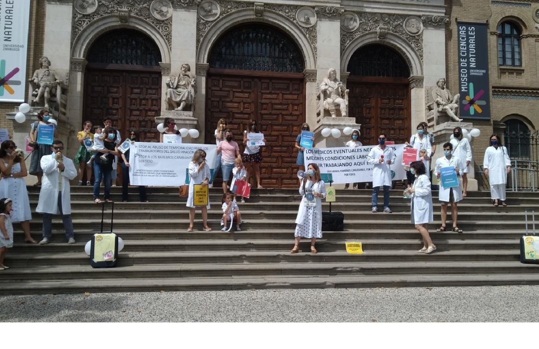 Protestas médicos eventuales en el Paraninfo