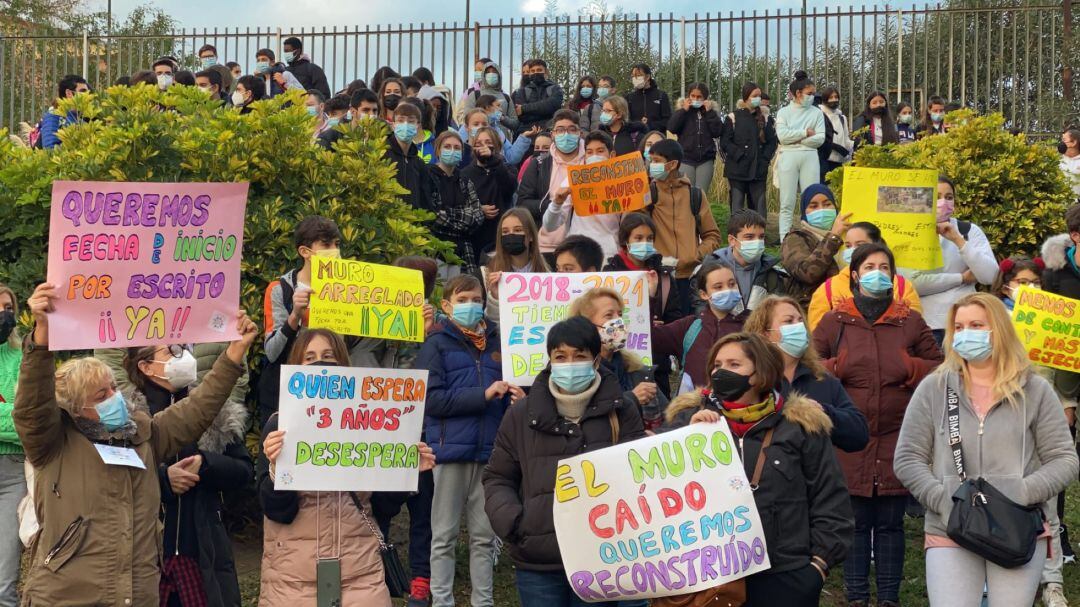 Protesta esta mañana a las puertas del centro educativo