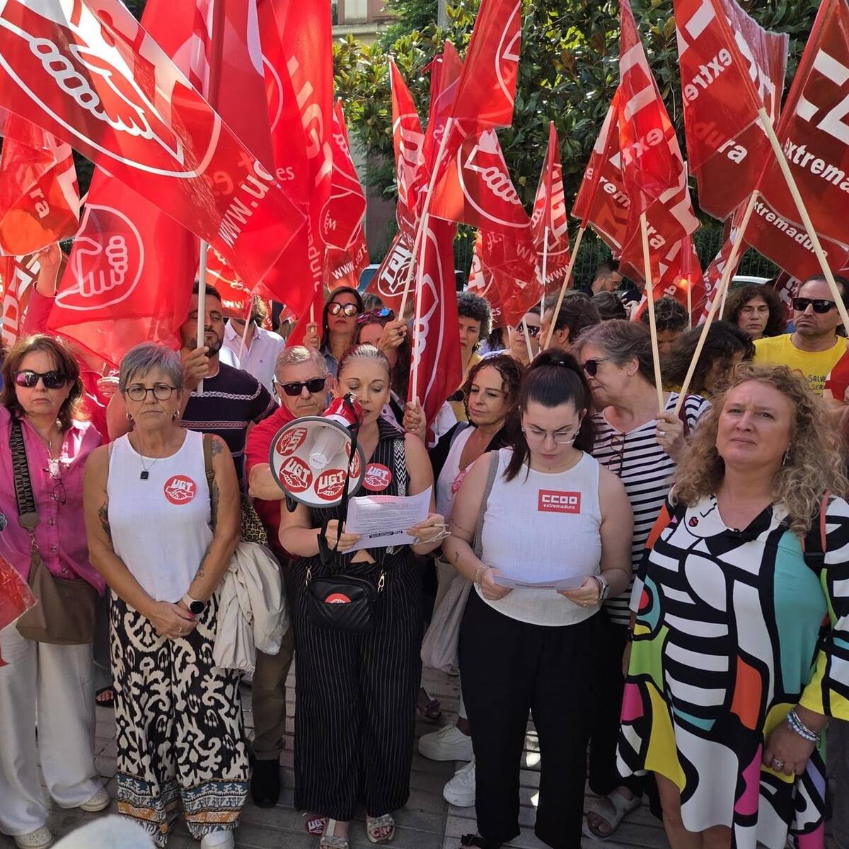 UGT y CCOO reclaman en Badajoz la reducción de jornada laboral