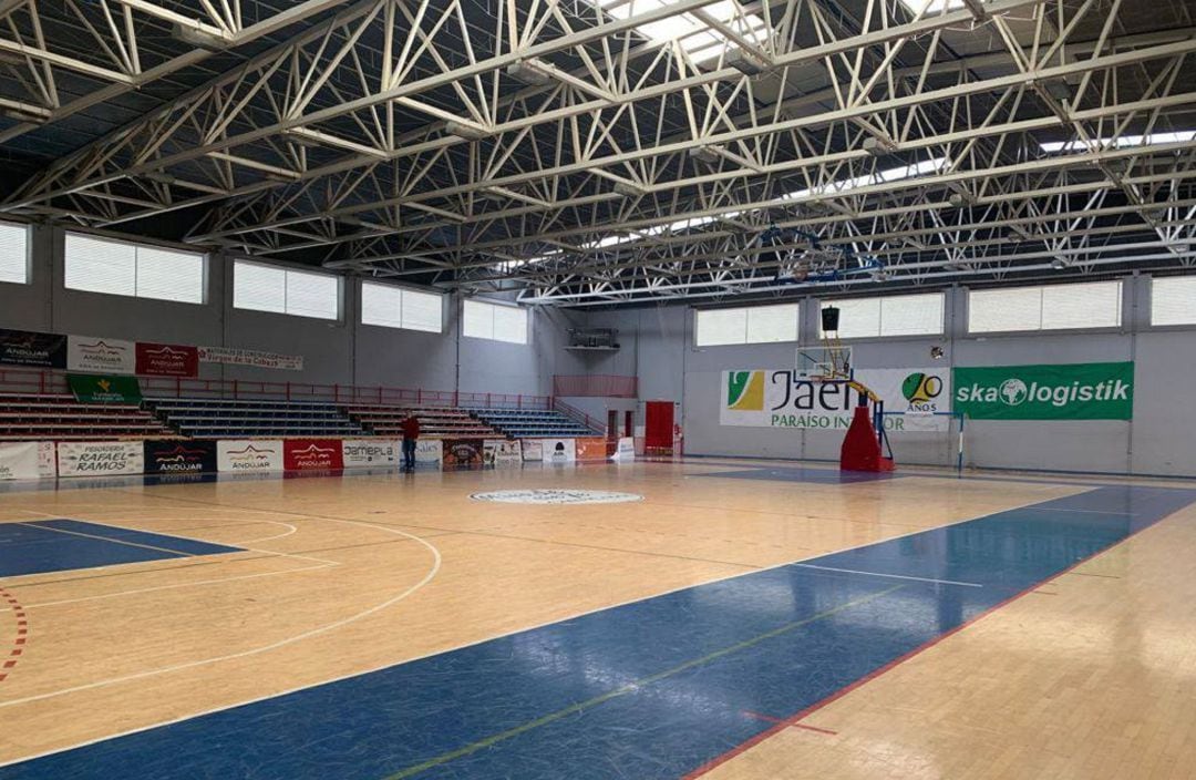 Se está procediendo al arreglo de la cubierta del Pabellón del Polideportivo con una inversión de 22.000 euros.