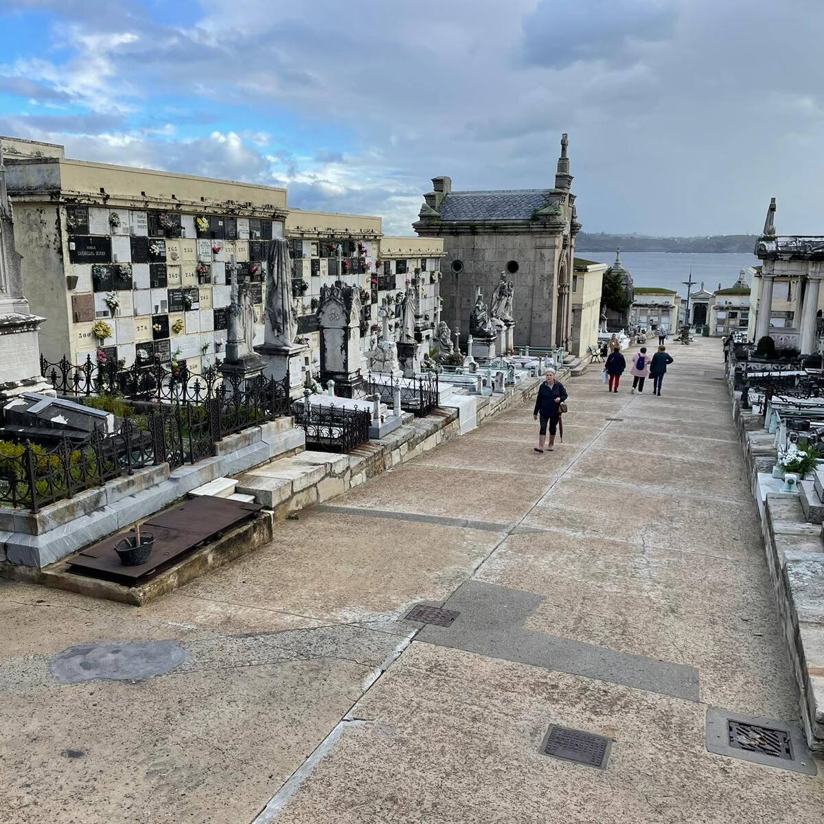 Una familia denuncia que la media para celebrar el sepelio de unas cenizas en San Amaro está en los 15 ó 20 días