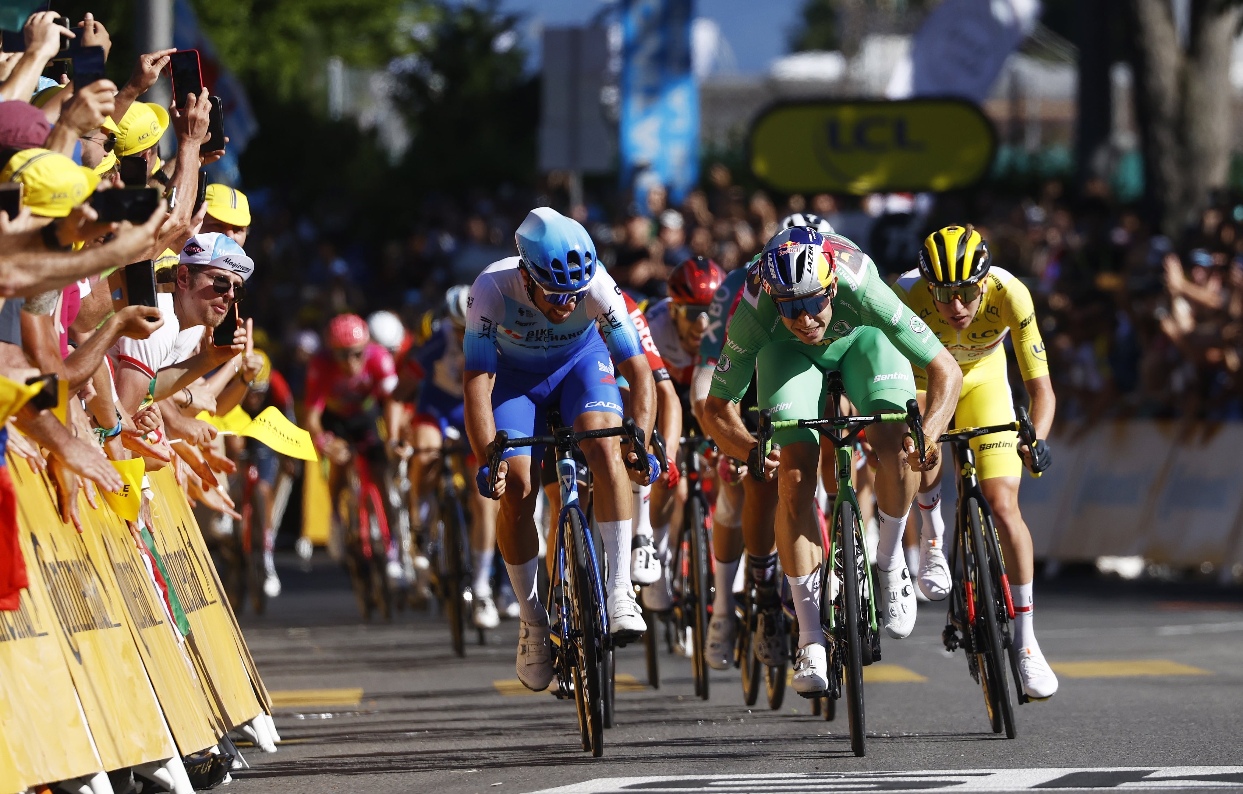 Wout Van Aert se lleva la victoria en la octava etapa del Tour de Francia