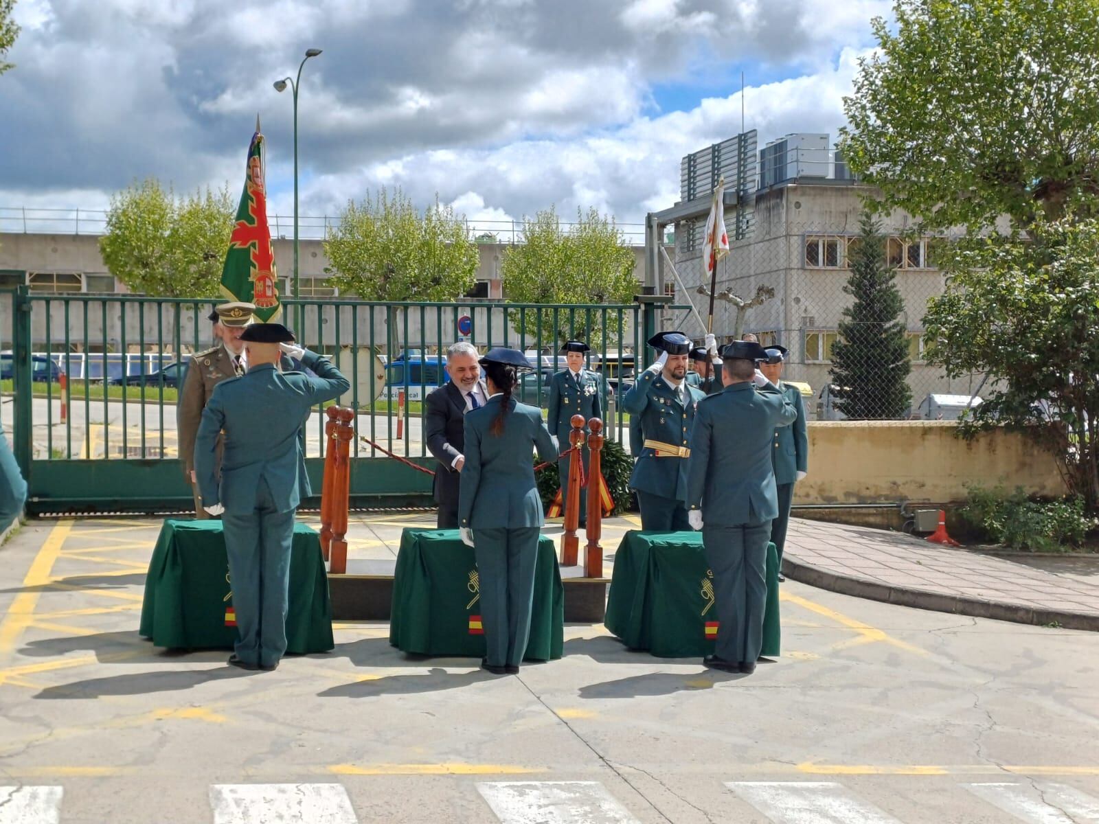 Durante el acto se han entregado una serie de condecoraciones a un sargento y varios guardias civiles. / Foto: Comandancia de Burgos