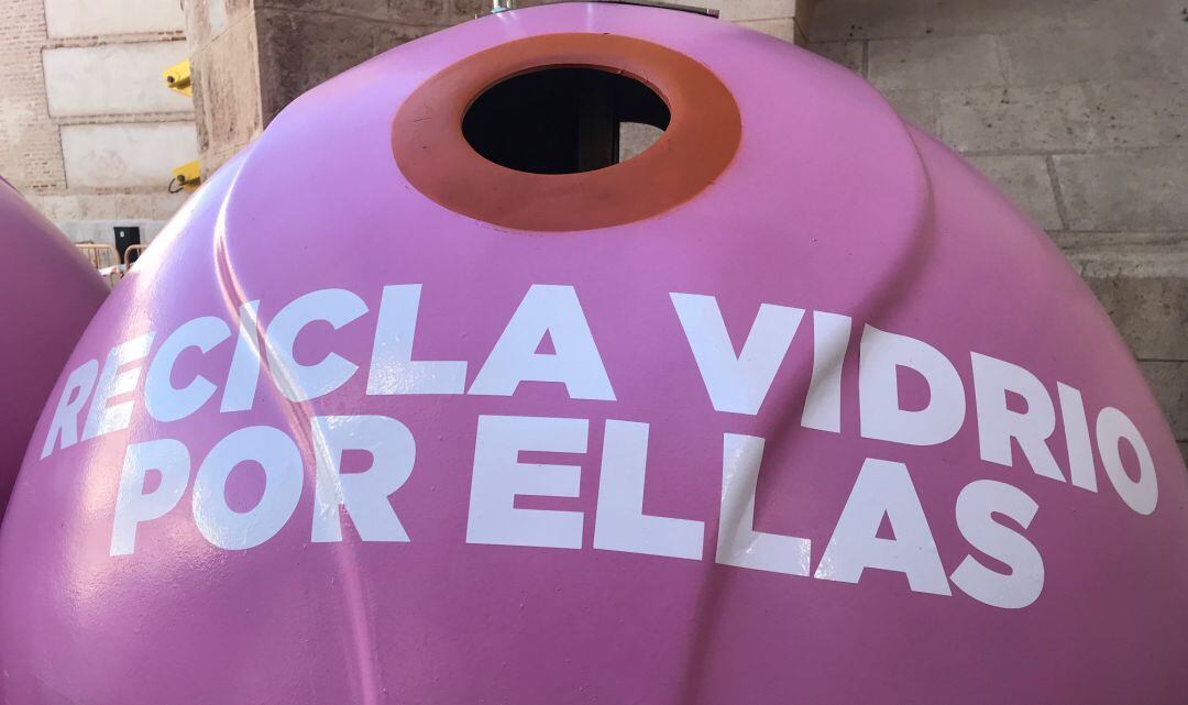 Los contenedores rosas para luchar contra el cáncer de mama, a través del reciclaje del vidrio 