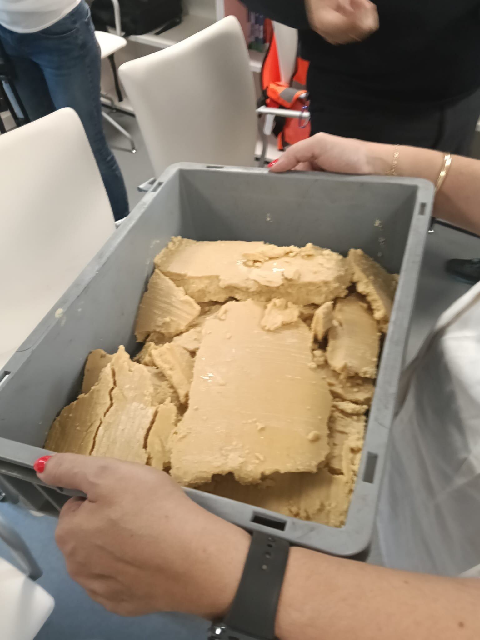 Vertido de aceite de palma recogido en Guixar