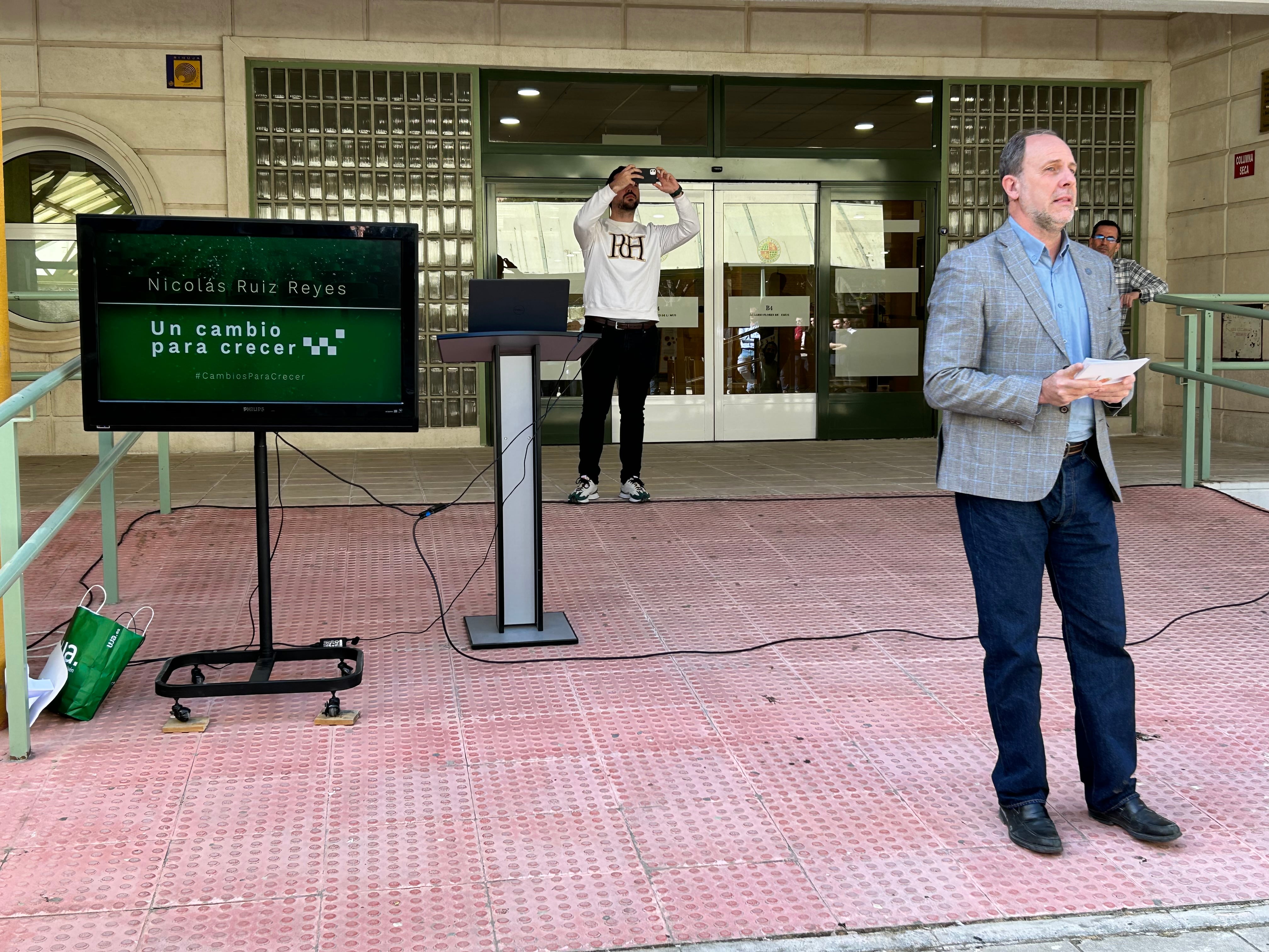 Nicolás Ruiz durante el acto de presentación de su precandidatura.