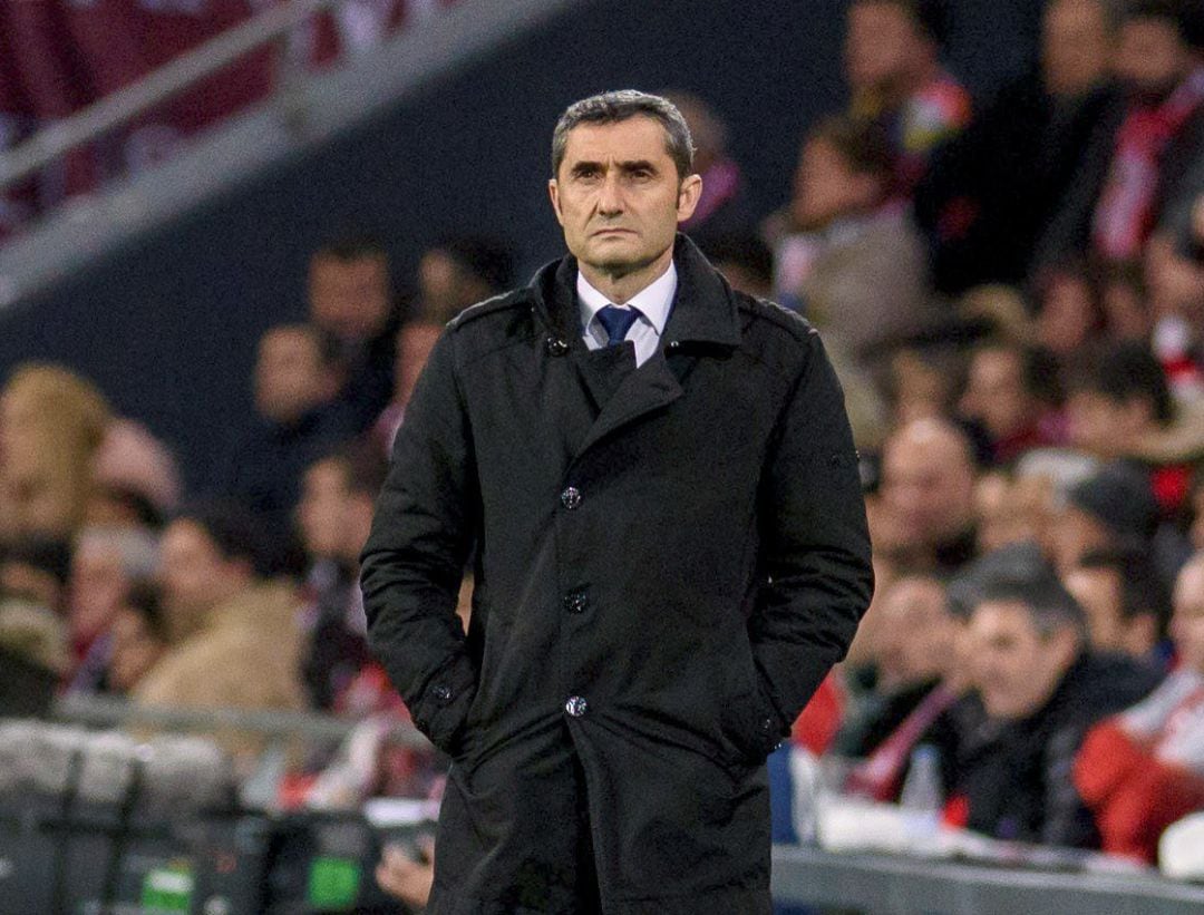 El entrenador del F.C Barcelona, Ernesto Valverde, en el partido correspondiente a la vigésimo tercera jornada de Primera División que Athletic de Bilbao y FC Barcelona juegan esta noche en San Mamés. 