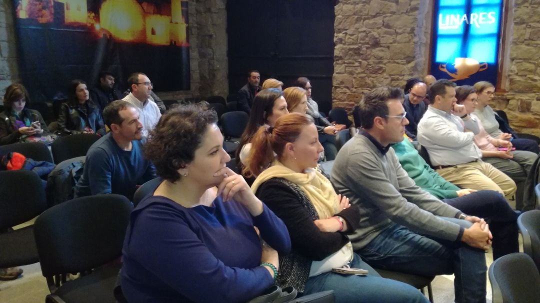 Asistentes a la jornada de la Escuela de Economía Social en Linares