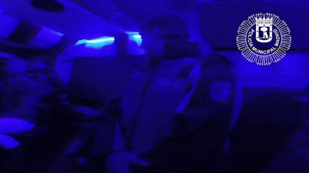 Inspección de la Policía Municipal de Madrid en una discoteca