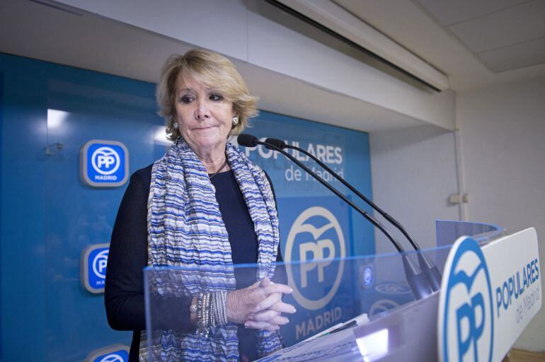 La presidenta del PP de Madrid, Esperanza Aguirre, ha presentado hoy su dimisión en el cargo tras las informaciones aparecidas en los últimos días sobre esta formación, que le han llevado a asumir su &quot;responsabilidad política&quot;