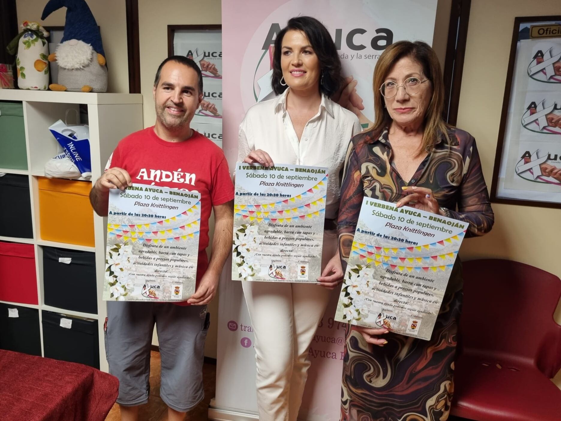 La presidenta de Ayuca, Carmen Torres, la alcaldesa de Benaoján, Soraya García, y el responsable de Andén Mágico, Marco A. Tornay, en la presentación del evento