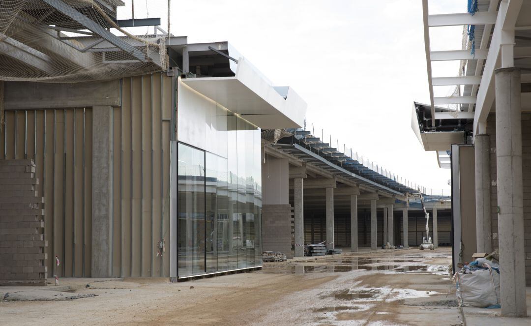 El centro comercial Open Sky de Torrejón de Ardoz, en construcción, este enero.