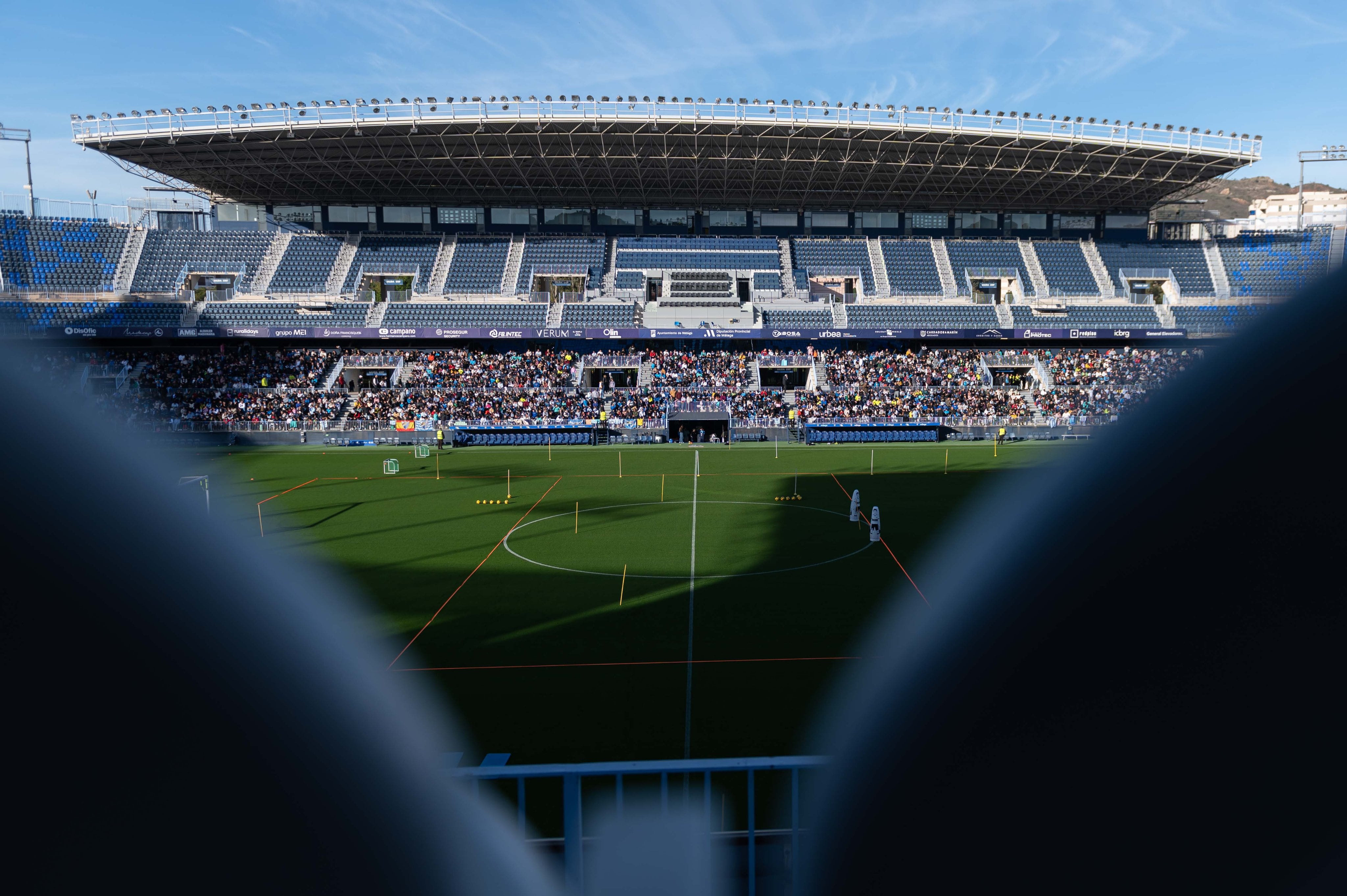 Aficionados del Málaga, en las gradas de La Rosaleda, durante un entrenamiento a puertas abiertas