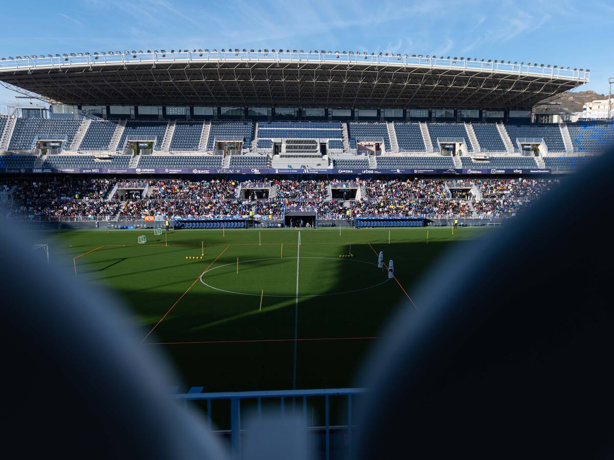 El Málaga abrirá las puertas del entrenamiento del martes, que tendrá una sorpresa final