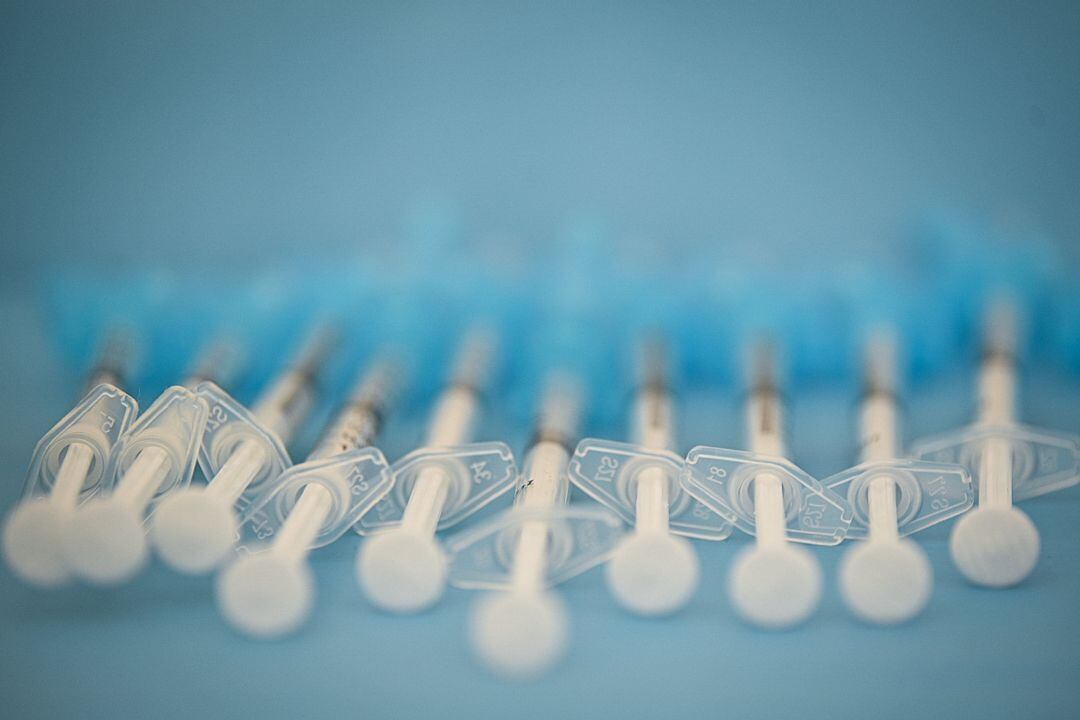 Varias jeringuillas preparadas para administrar la vacuna contra la Covid-19