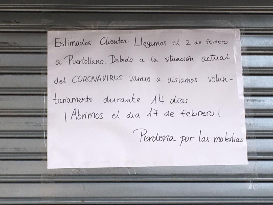 Cartel informativo en el exterior del establecimiento