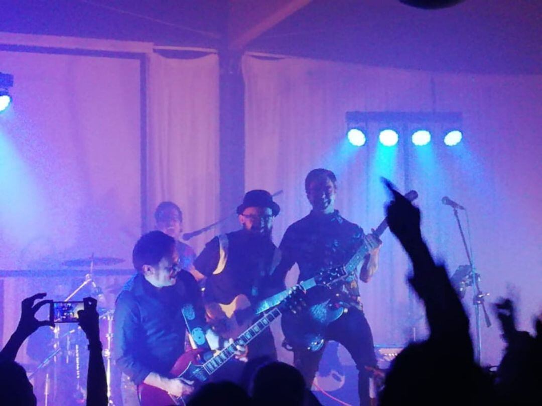 Cañoneros durante uno de sus conciertos