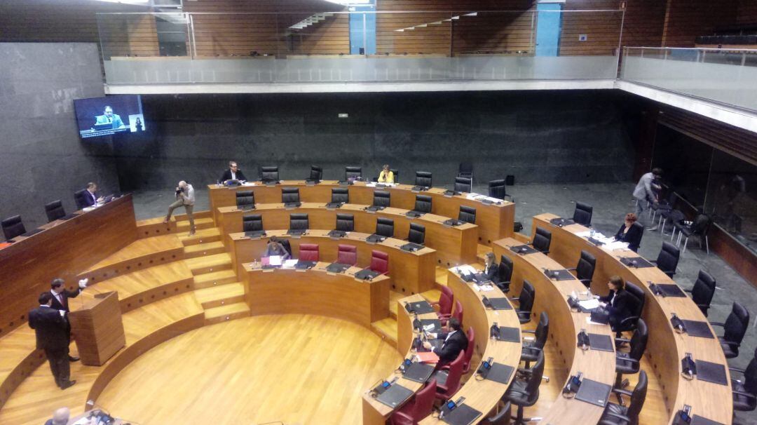 El Parlamento de Navarra convalida por unanimidad las medidas urgentes del Gobierno foral ante el coronavirus