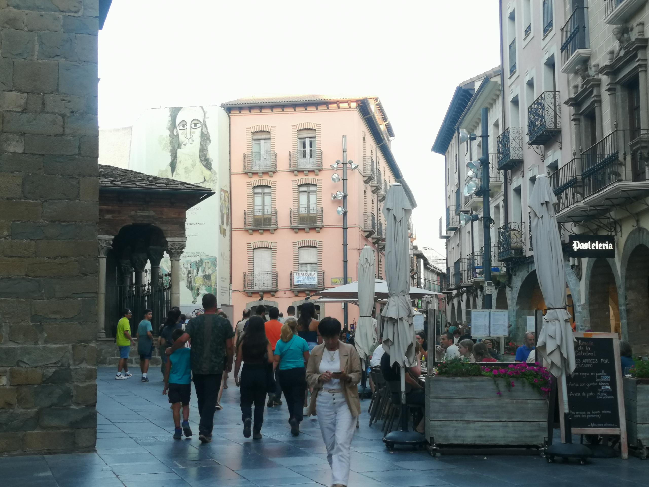 Plaza de la Catedral de Jaca el pasado mes de julio